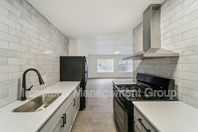 Foto del edificio - 4523 E 31st St