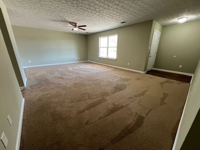 Foto del edificio - 4 Bedroom, 2 Bath Home