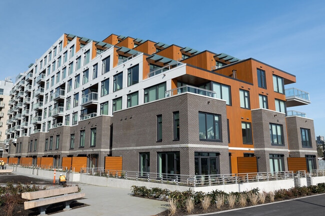 Building Photo - 755 Harbourside Dr