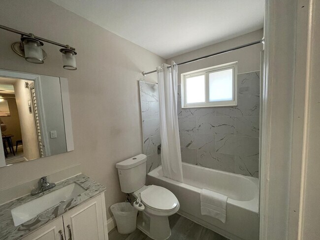 Foto del edificio - 1702 NE 9th St