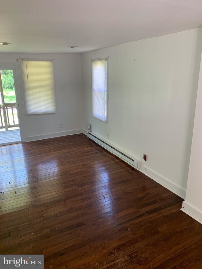 Foto del edificio - 8002 Blooming Grove Rd