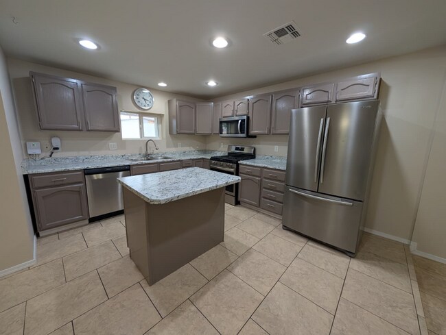 Foto del edificio - 6533 E Arbor Ave