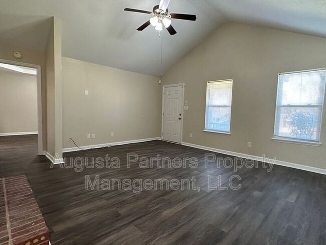 Foto del edificio - 3520 Stafford Dr