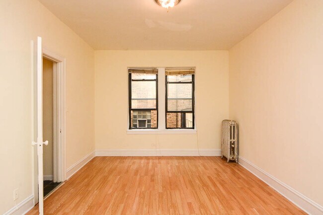 Foto del edificio - 4851 N Damen Ave