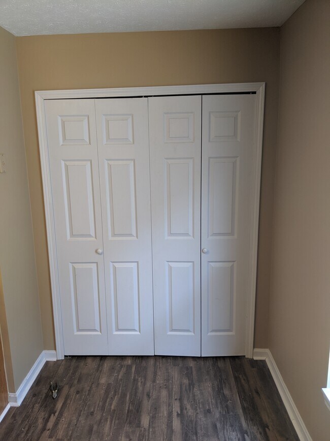 Foto del edificio - 1110 E Spring St