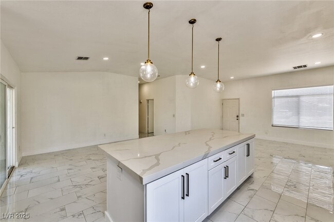 Building Photo - 1206 Sunfire Ave