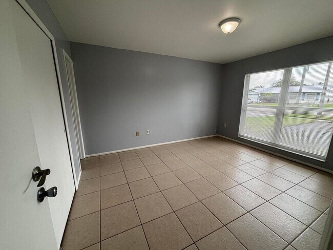 Building Photo - 11421 NW 39th Pl