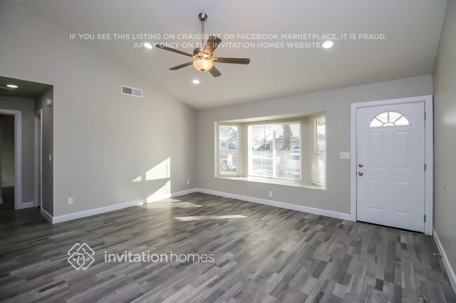 Building Photo - 3520 E Pueblo Ave