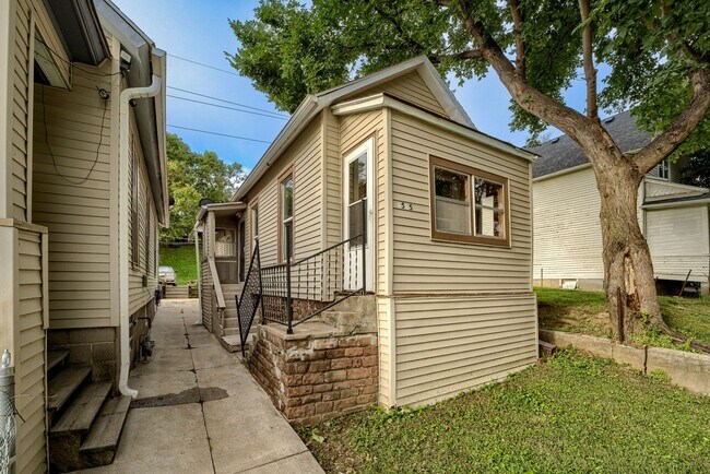 Photo - Renovated 1-Bedroom Just Minutes from Blac... House