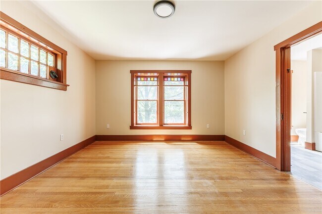 Foto del edificio - 266 Lyndhurst St