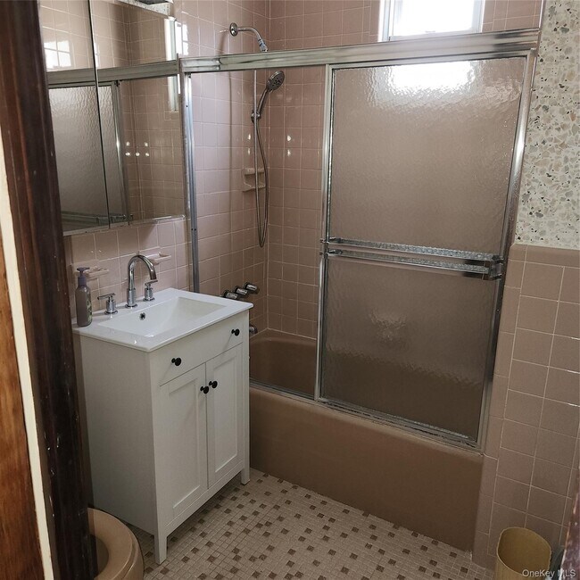 Foto del edificio - 77-16 78th St