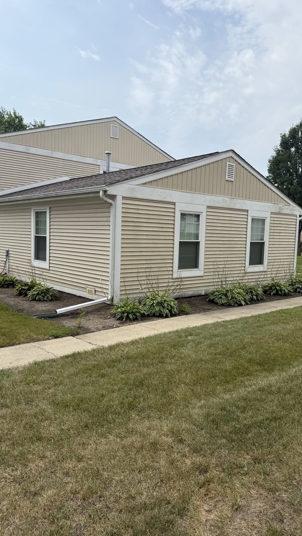 Building Photo - 306 Russet Way