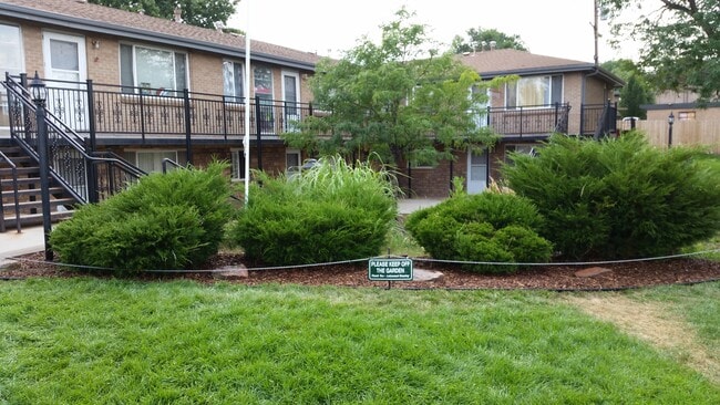 Building Photo - 979 Upham Ct