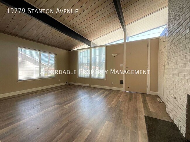 Foto del edificio - 19779 Stanton Avenue, Castro Valley, CA, 9...