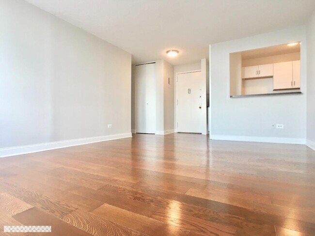 Foto del edificio - 3333 Broadway