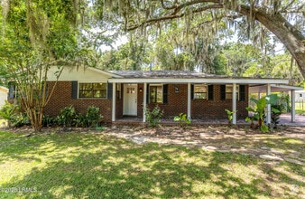 Building Photo - 706 Center Dr W