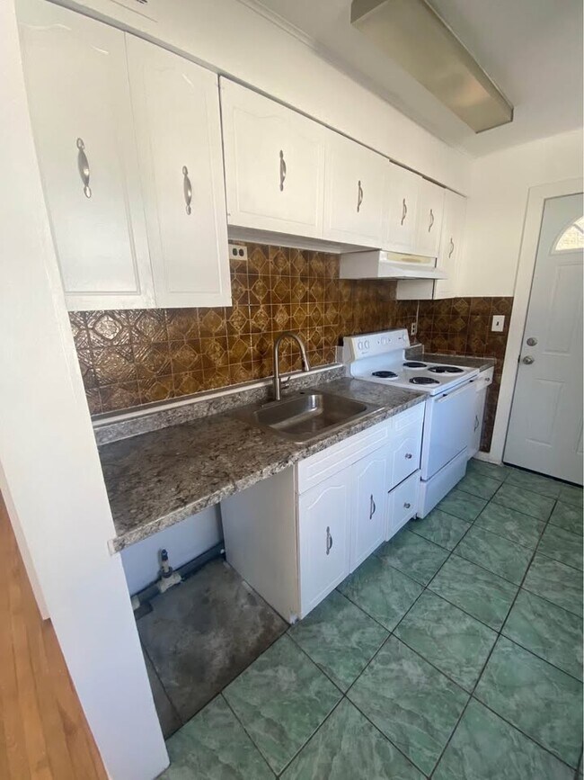 Foto del edificio - 27 Van Wagoner Ave