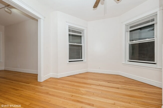 Building Photo - 3256 N Lakewood Ave
