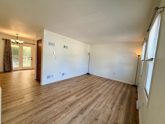 Foto del edificio - 202 Heatherwood Dr