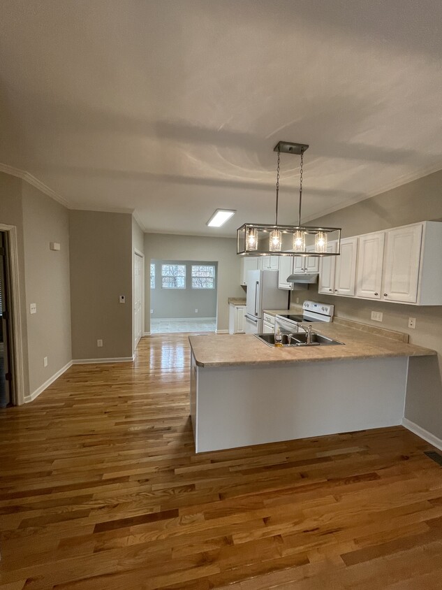 Kitchen - 33 Cherokee Ridge Ct