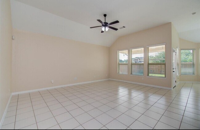 Foto del edificio - 15607 Whispering Green Dr