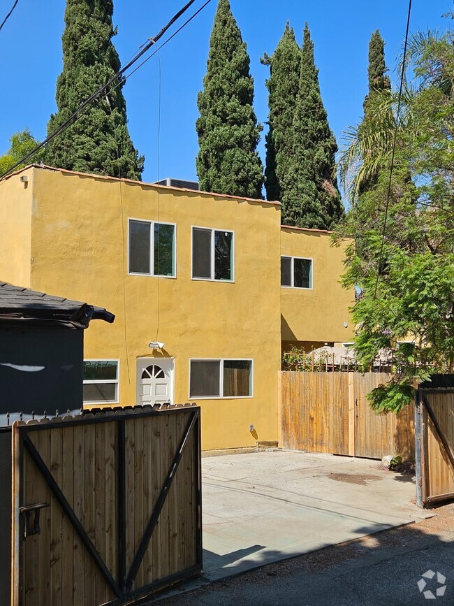 Building Photo - 2315 S Spaulding Ave