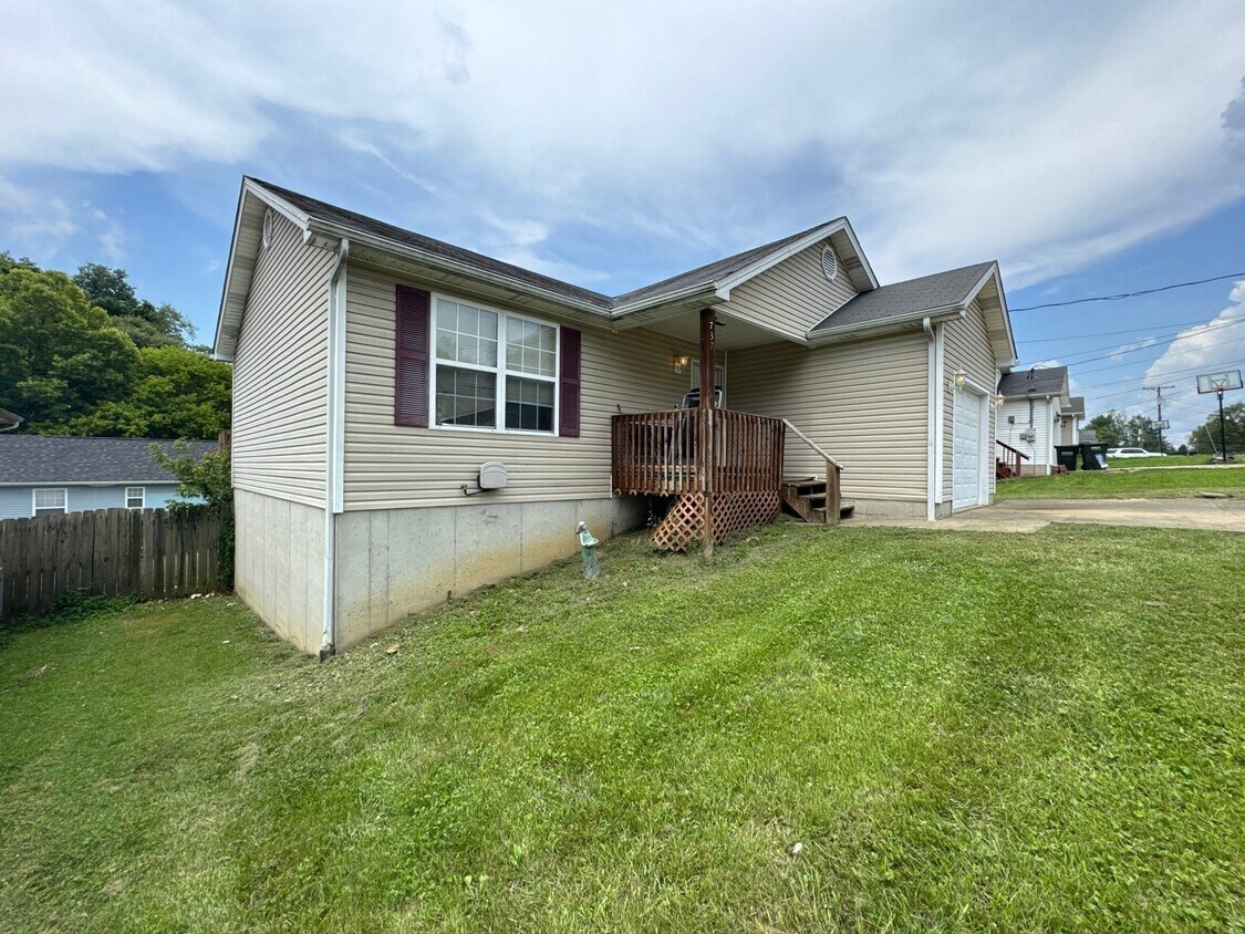 Primary Photo - 737 Andra Dr