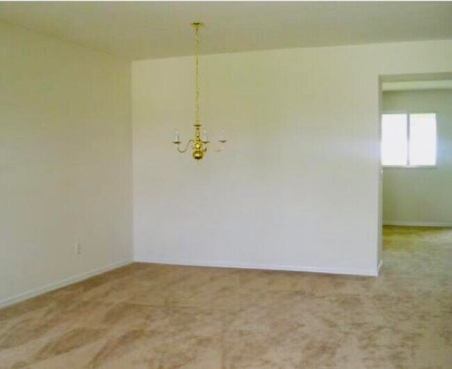 Building Photo - 418 SE Guava Terrace