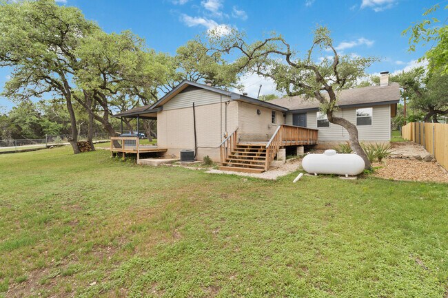 Building Photo - 634 Flatrock Dr