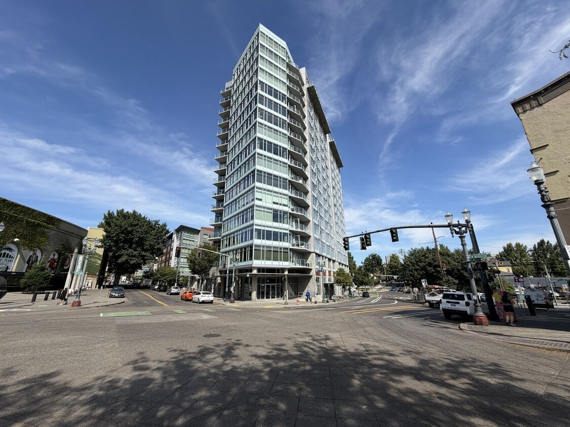 Photo - 1926 W. Burnside Street #704