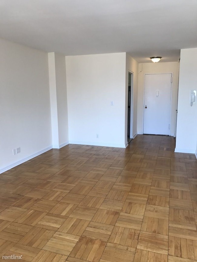 Building Photo - 301 W 46th St