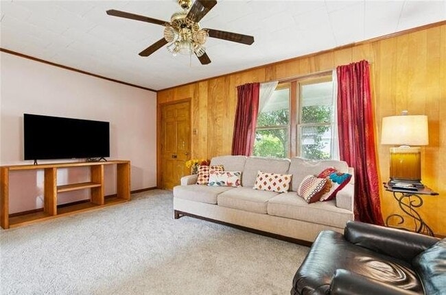 Building Photo - 638 Huntlee Dr