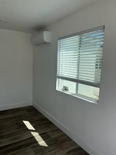 Foto del edificio - 8025-8024 Gardendale St