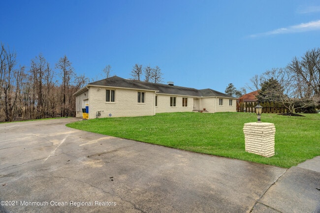Building Photo - 21 Bridle Dr