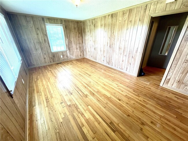 Foto del edificio - 393 Snow Creek Rd