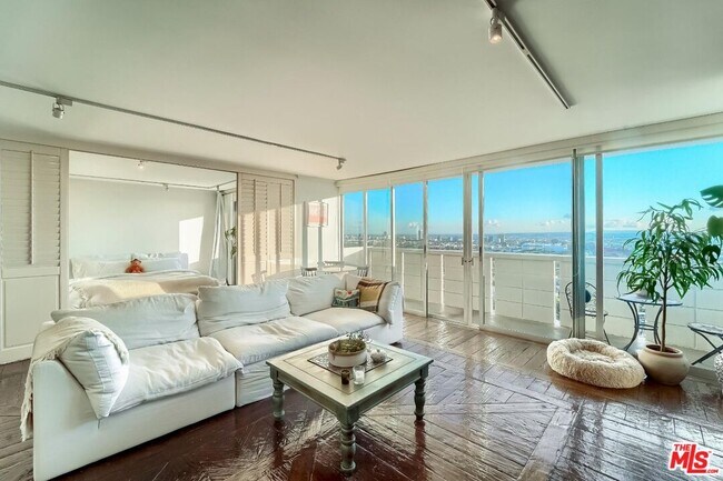 Foto del edificio - 8787 Shoreham Dr