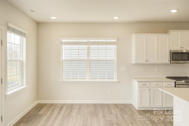 Foto del edificio - 5514 Hydrangea St