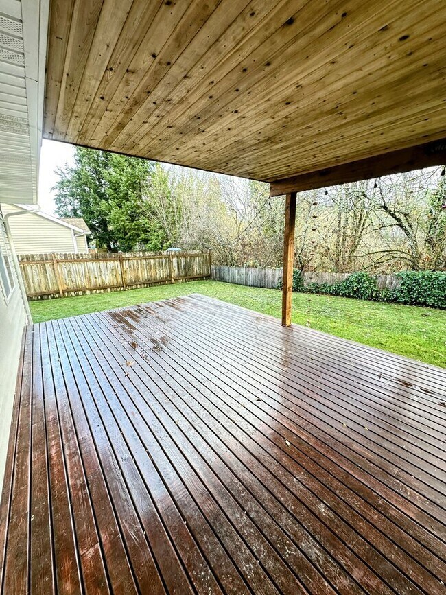 Building Photo - Gorgeous, spacious 4 bed home in Port Orch...