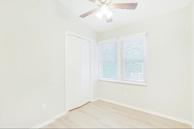 Foto del edificio - 4857 Aldersbrook Dr
