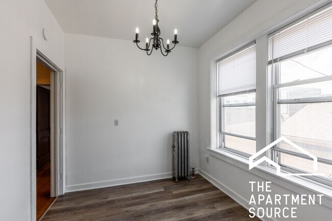 Foto del edificio - 4406 N Winchester Ave
