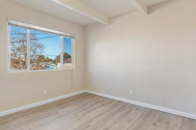 Building Photo - 302 S 26th St