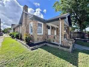 Building Photo - 2124 Gano St