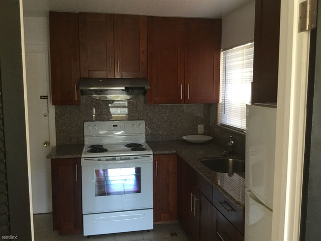 Foto del edificio - 1 br, 1 bath Apartment - 270 12th Ave
