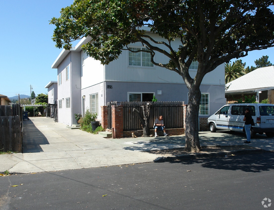 Primary Photo - 127 N Grant St