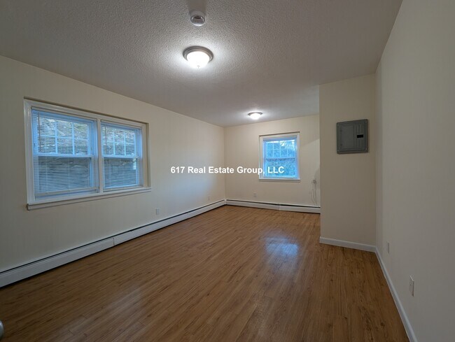 Building Photo - 2018 Commonwealth Ave