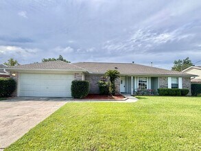 Building Photo - 1437 Little Creek Dr