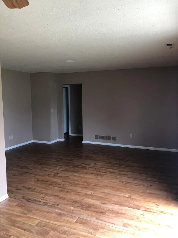 Foto del edificio - 5915 Brandonwood Ln