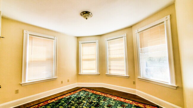 Building Photo - 7 Alcott St
