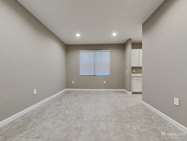 Building Photo - 30368 W Sheila Ln