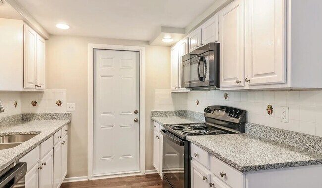 Foto del edificio - 5321 Sparrow Dr